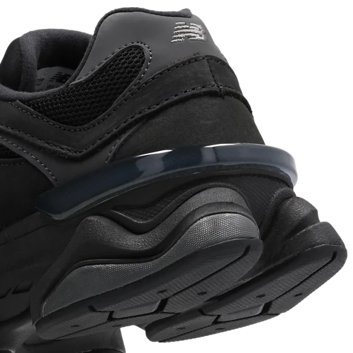9060 Total Black