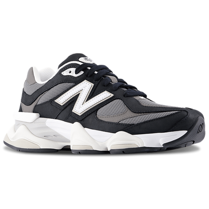 9060 Black and White