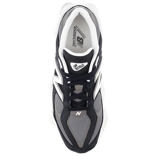 9060 Black and White