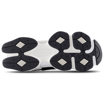 9060 Black and White