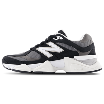 9060 Black and White